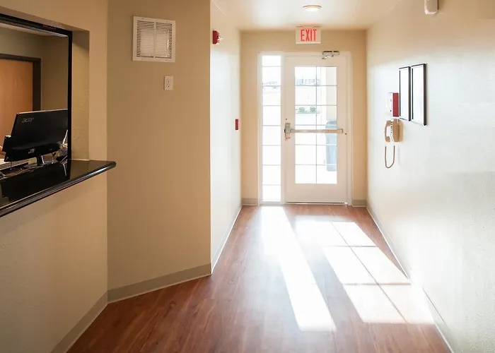 Woodspring Suites Topeka