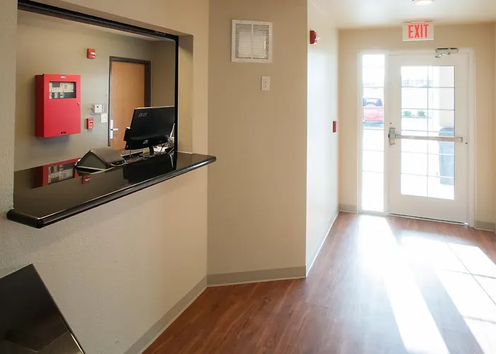 Woodspring Suites Topeka