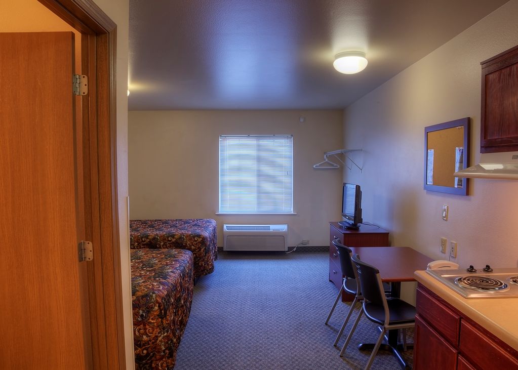 Woodspring Hotel Topeka